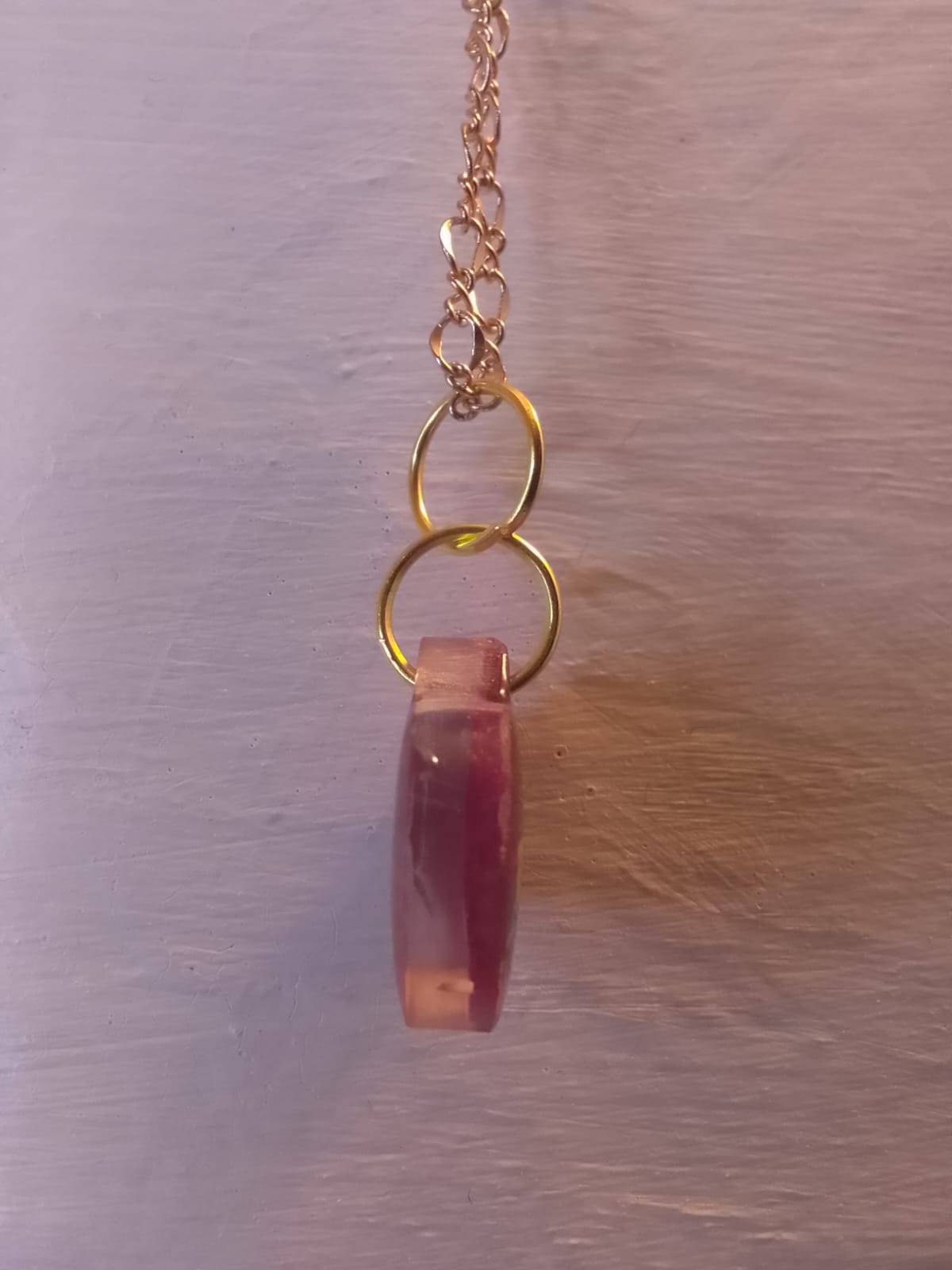 Ciondolo donna cuore in resina