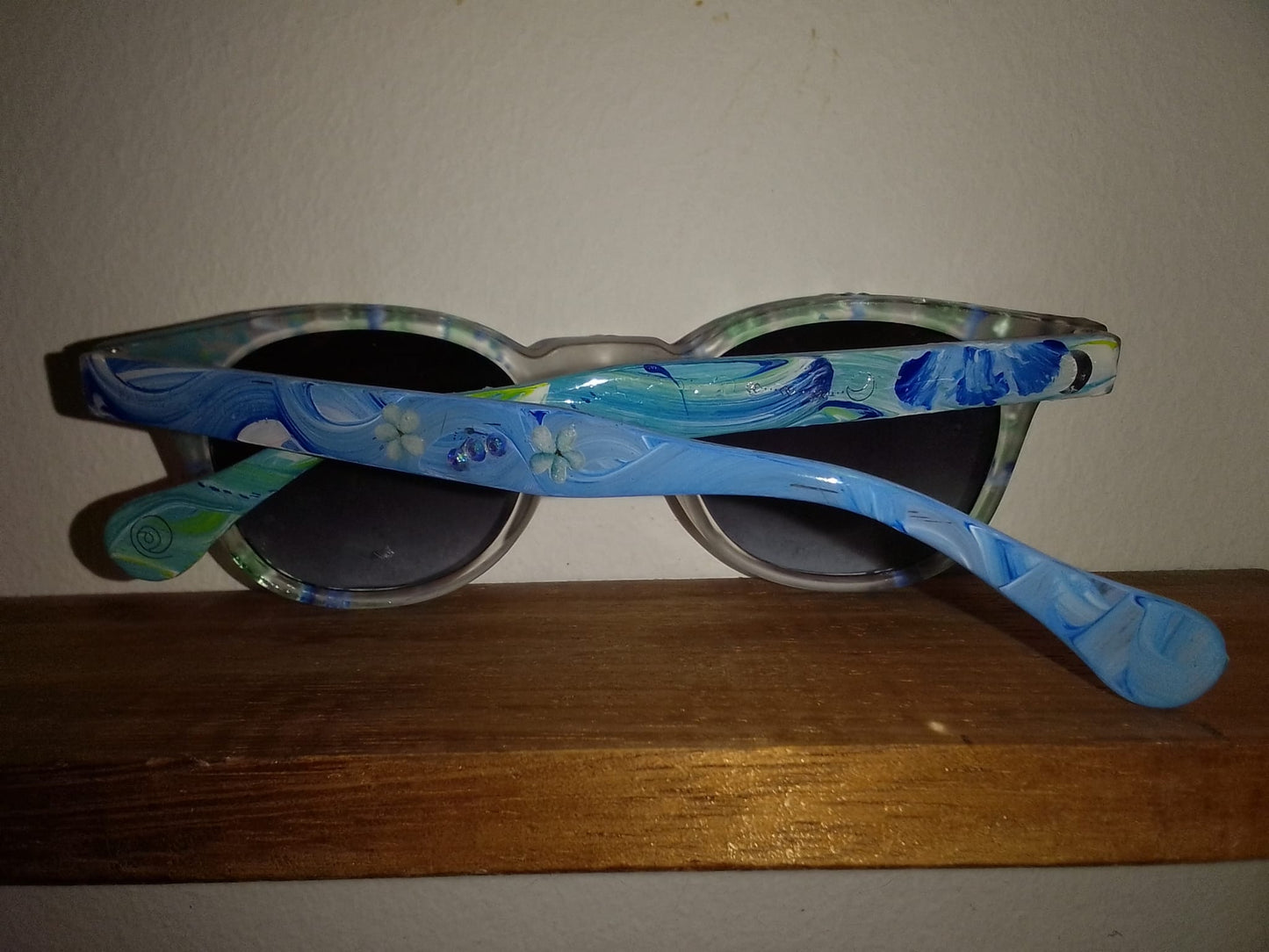 Montatura dipinta a mano con decorazioni