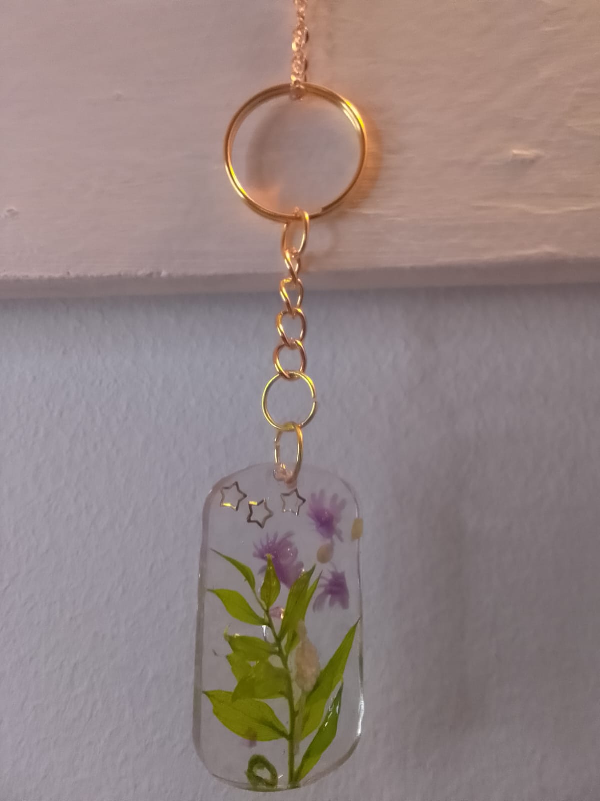 Portachiavi da donna in resina trasparente con decorazioni floreali