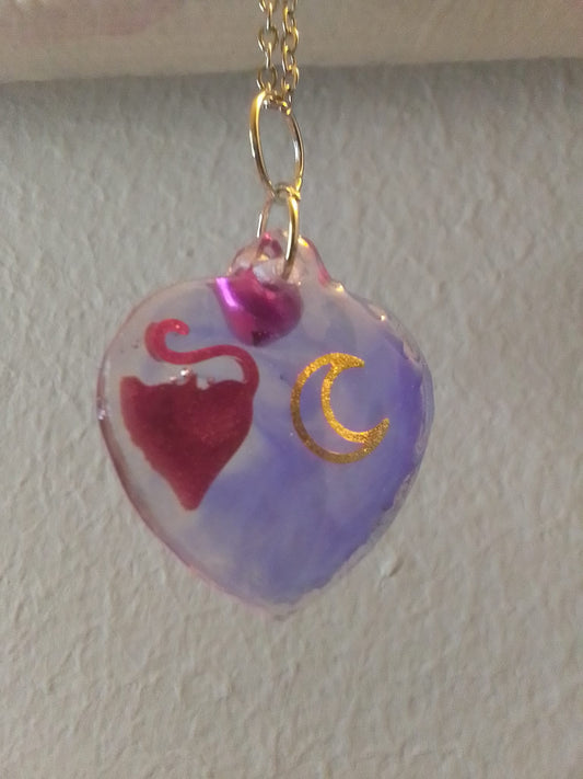 Ciondolo cuore in resina viola  con campanellino