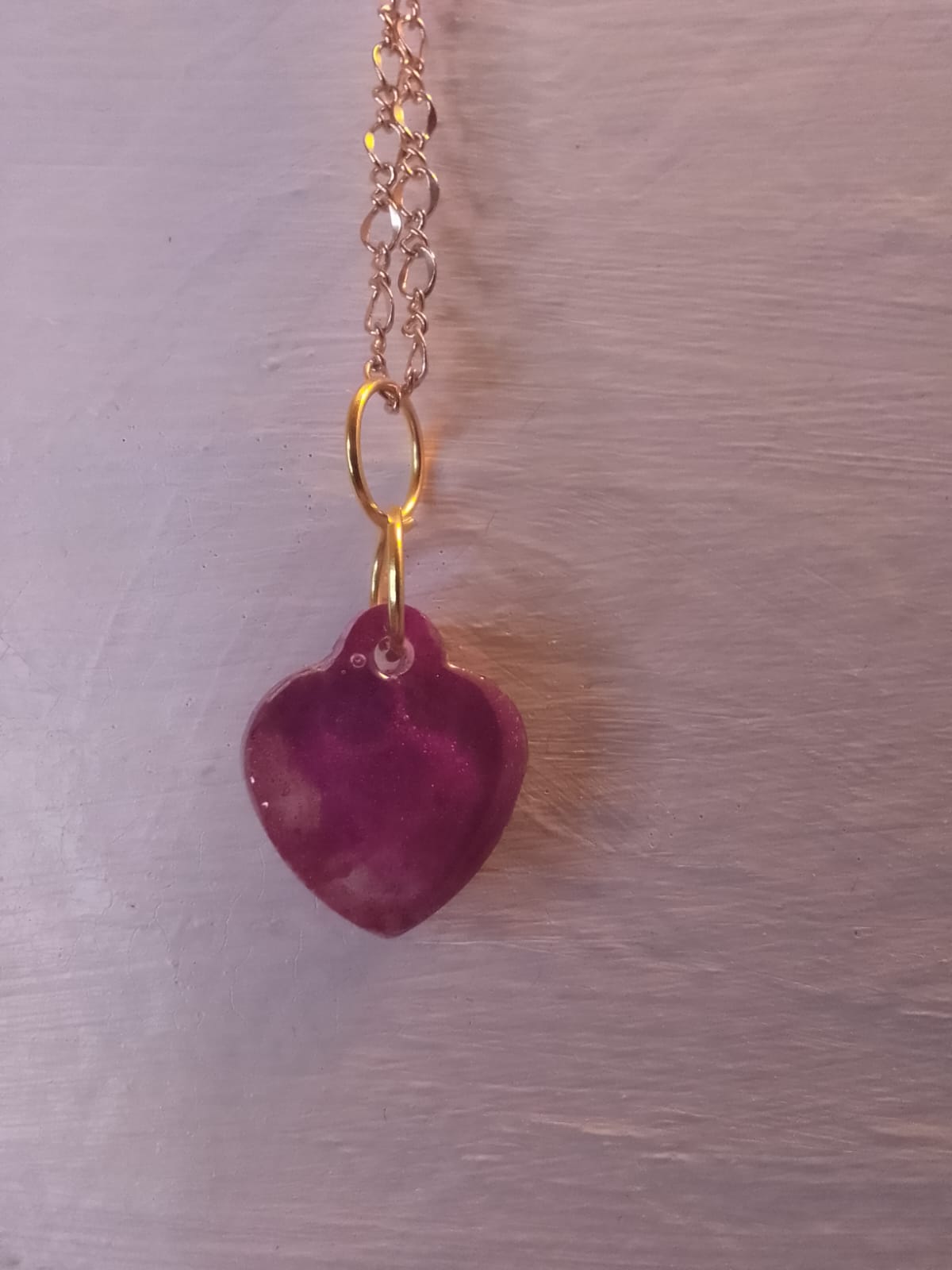 Ciondolo donna cuore in resina