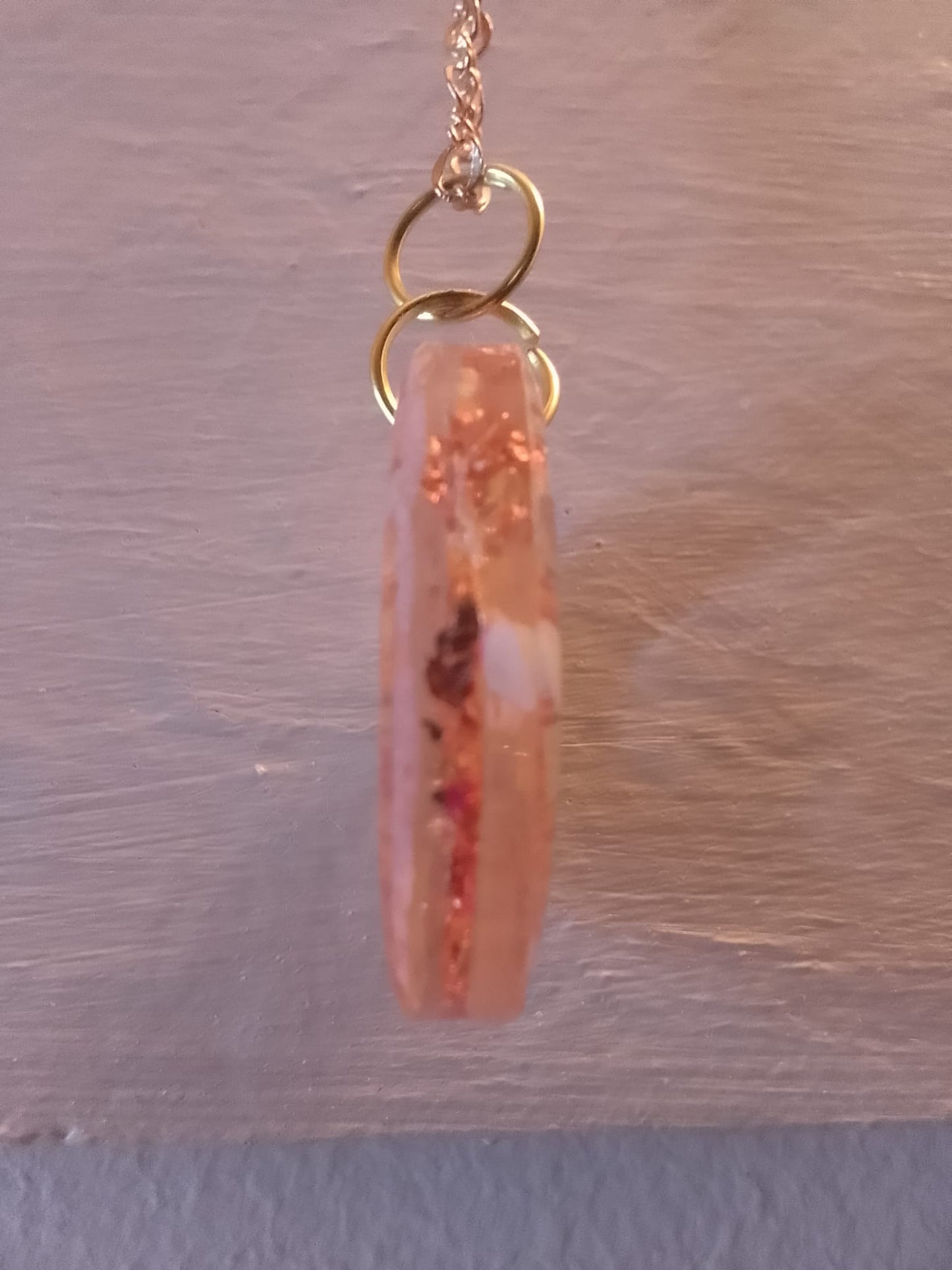 Ciondolo in resina trasparente da donna con fiori secchi