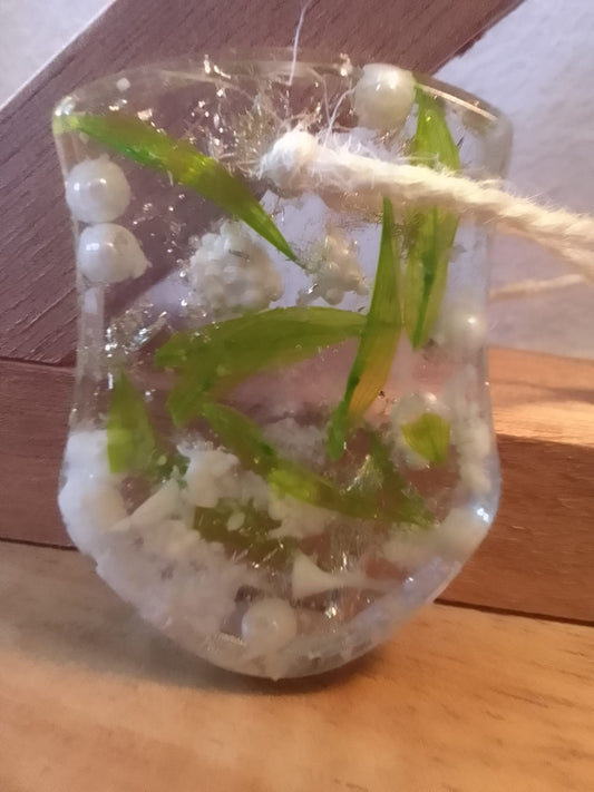 Portachiavi da donna in resina trasparente con perle e foglie