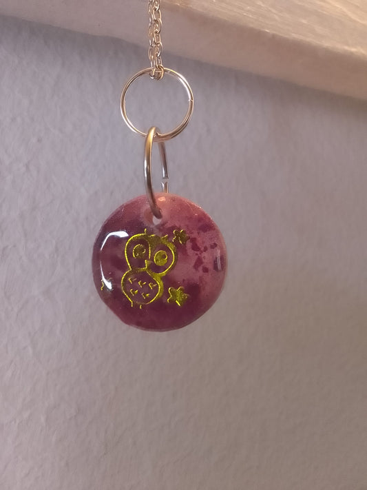 Piccolo ciondolo in resina da donna