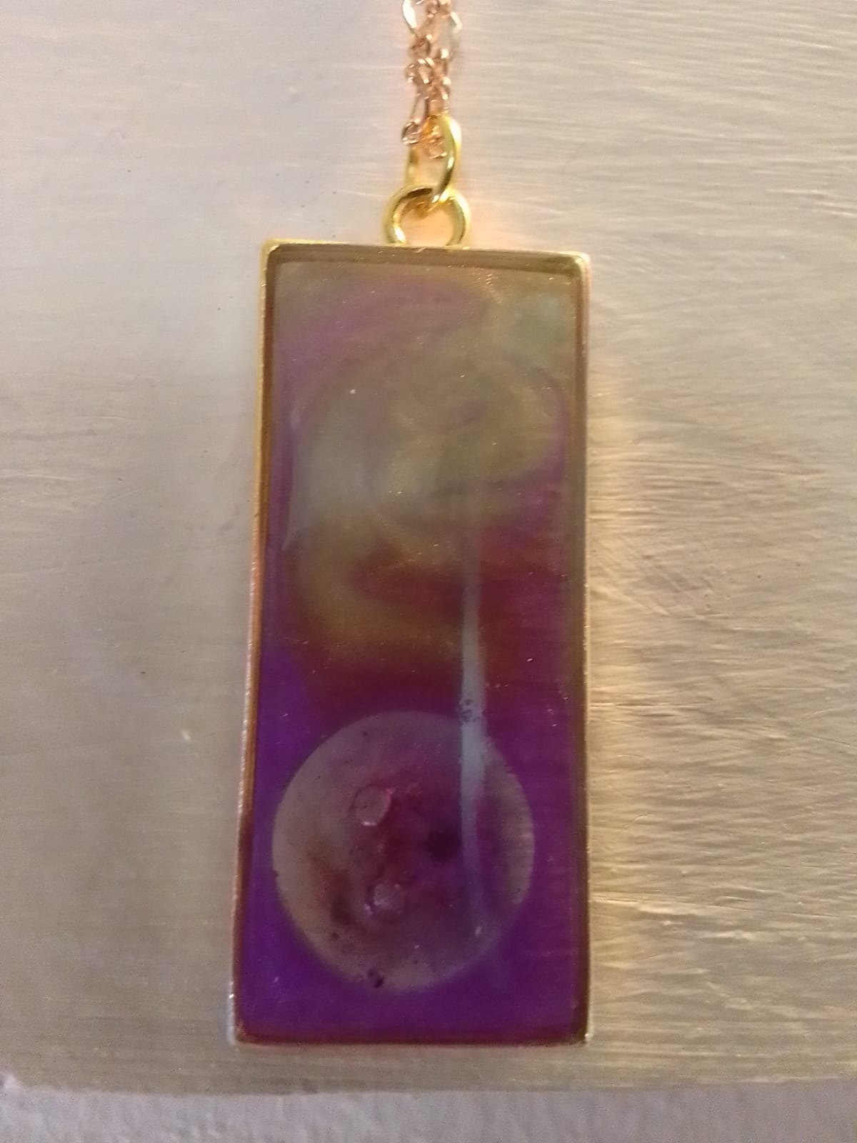 Ciondolo da donna rettangolare in resina  con fiore