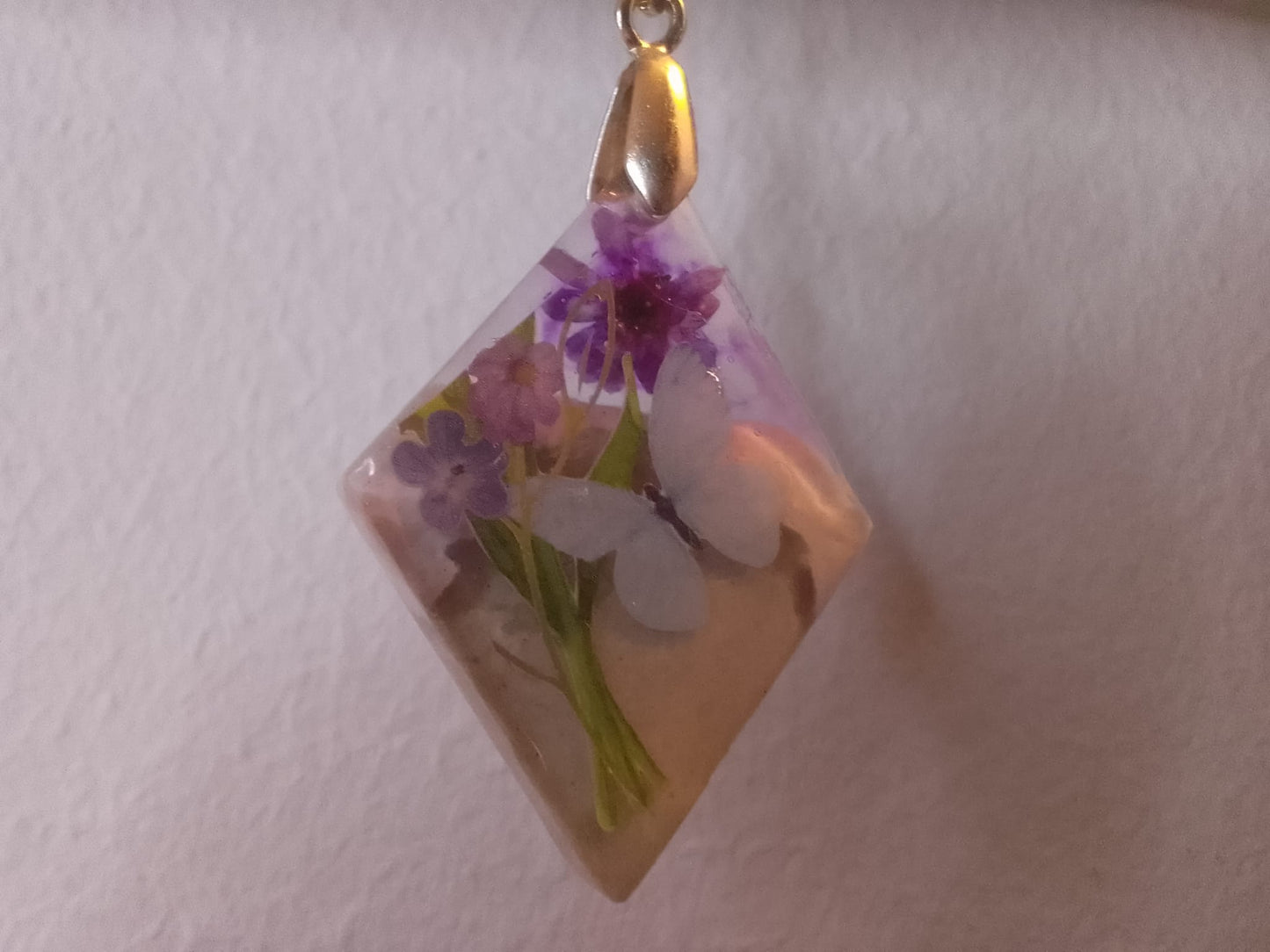 Ciondolo da donna in resina e gesso -  rombo con fiori