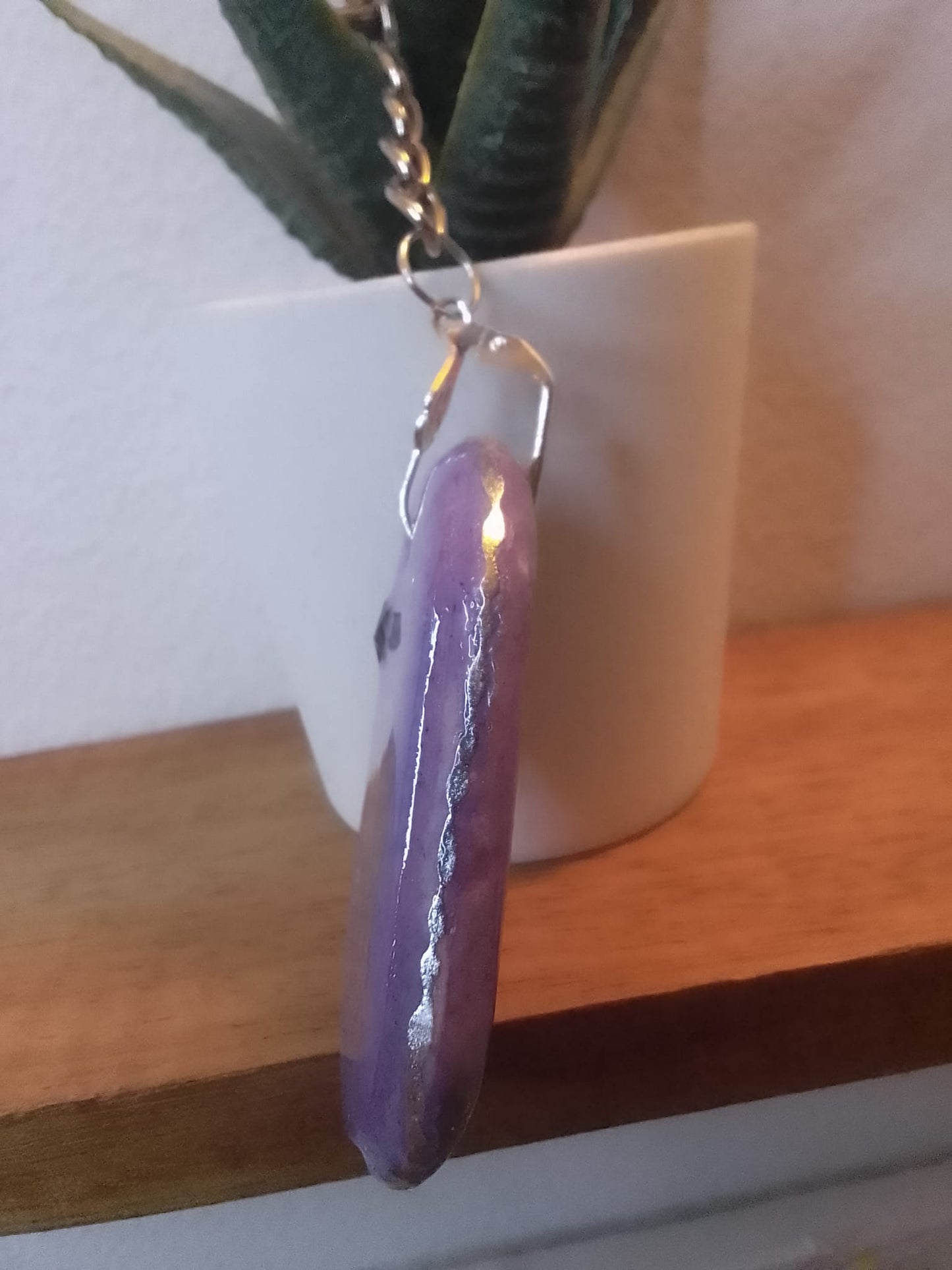 Portachiavi da donna in resina e gesso  viola con decorazioni argento